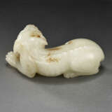 A WELL-CARVED WHITE JADE FIGURE OF A RECUMBENT DOG - фото 3