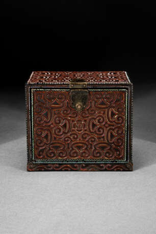 A RARE TIXI LACQUER AND LAC BURGAUTE BOX AND COVER - фото 2