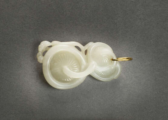 A WHITE JADE CARVING OF TWO MUSHROOMS - photo 1