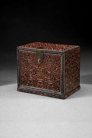 A RARE TIXI LACQUER AND LAC BURGAUTE BOX AND COVER - фото 3