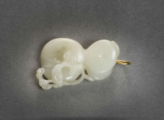 A WHITE JADE CARVING OF TWO MUSHROOMS - photo 2