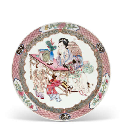 A FAMILLE ROSE `EGGSHELL` RUBY-BACK `LADY AND CHILDREN` DISH - photo 1