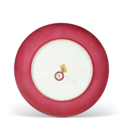 A FAMILLE ROSE `EGGSHELL` RUBY-BACK `LADY AND CHILDREN` DISH - photo 2