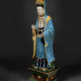 A RARE LARGE GLAZED BISCUIT FIGURE OF GUANYIN - photo 4