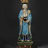 A RARE LARGE GLAZED BISCUIT FIGURE OF GUANYIN - фото 5
