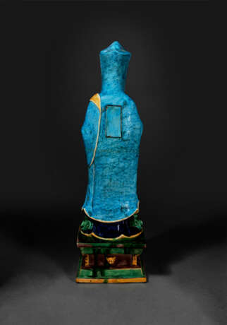 A RARE LARGE GLAZED BISCUIT FIGURE OF GUANYIN - photo 6