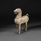 A RARE SMALL WOOD FIGURE OF A STANDING HORSE - photo 4
