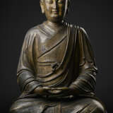 A VERY RARE AND LARGE GILT-BRONZE FIGURE OF A SEATED LUOHAN - фото 2