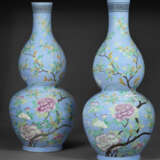 A MASSIVE AND RARE PAIR OF FAMILLE ROSE LAVENDER-GROUND DOUBLE-GOURD VASES - photo 1