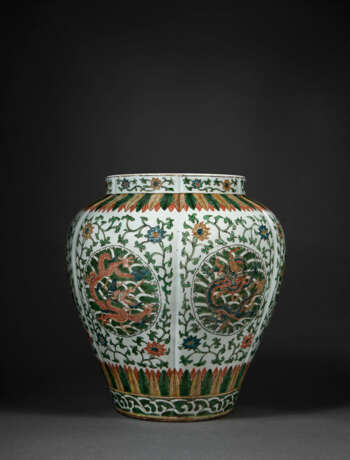 A LARGE AND VERY RARE WUCAI `DRAGON` JAR - photo 2