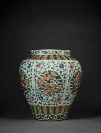 A LARGE AND VERY RARE WUCAI `DRAGON` JAR - Foto 3