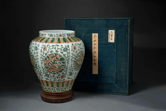 A LARGE AND VERY RARE WUCAI `DRAGON` JAR - Foto 5