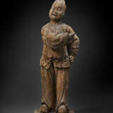 A WOOD FIGURE OF A STANDING ATTENDANT - photo 2