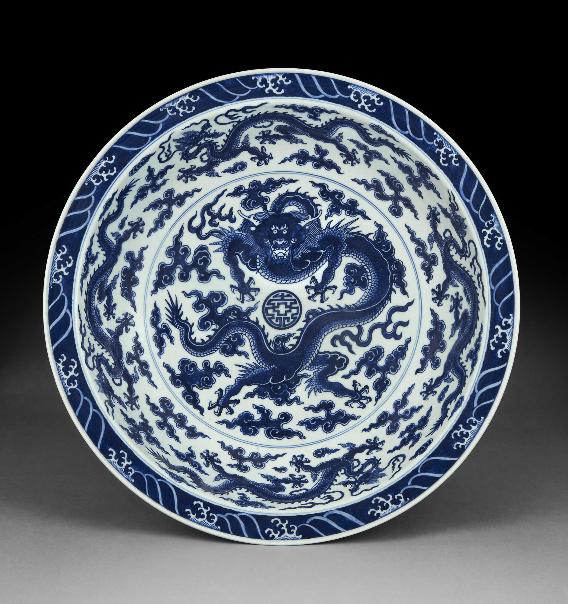 A RARE LARGE BLUE AND WHITE &#39;DRAGON&#39; DISH