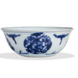 A BLUE AND WHITE `DRAGON` BOWL - Foto 1