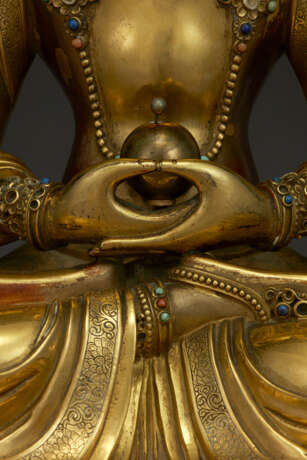 A VERY RARE AND FINELY-CAST IMPERIAL GILT-BRONZE FIGURE OF SEATED AMITAYUS - фото 5