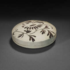 A PAINTED CIZHOU CIRCULAR BOX AND COVER