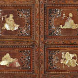 A VERY RARE AND UNUSUAL EIGHT-PANEL SOAPSTONE AND MOTHER-OF-PEARL-INLAID HUANGHUALI FOLDING SCREEN - фото 3
