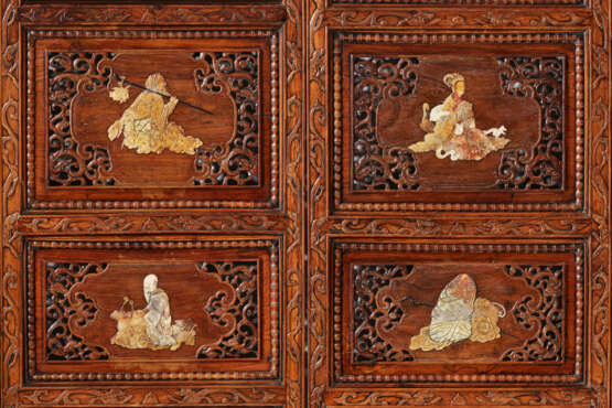 A VERY RARE AND UNUSUAL EIGHT-PANEL SOAPSTONE AND MOTHER-OF-PEARL-INLAID HUANGHUALI FOLDING SCREEN - фото 5