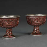 A PAIR OF TIXI LACQUER STEM CUPS - фото 2