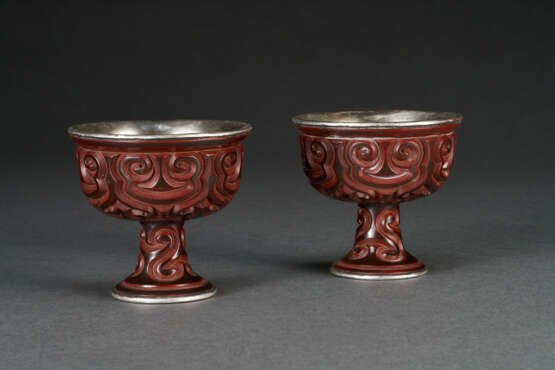 A PAIR OF TIXI LACQUER STEM CUPS - photo 2