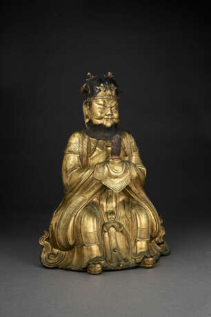 A LARGE WELL-CAST GILT-BRONZE FIGURE OF A HIGH DAOIST IMMORTAL - photo 3