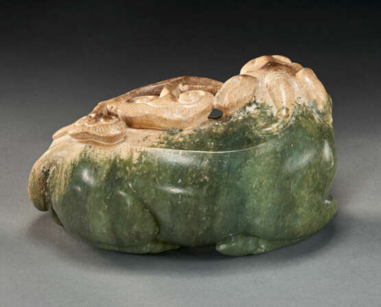 A LARGE SPINACH-GREEN AND OPAQUE MILKY BROWN JADE FIGURE OF MYTHICAL BEAST - фото 2