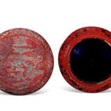 A CARVED RED AND BLACK LACQUER BOX AND COVER - фото 3