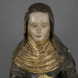 Weibliche Heiligenfigur - wohl spätgotisch, Holz, geschnitzt… - Foto 10