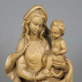 Holzfigur Madonna mit Kind - 20. Jahrhundert, Lindenholz, vo… - фото 2