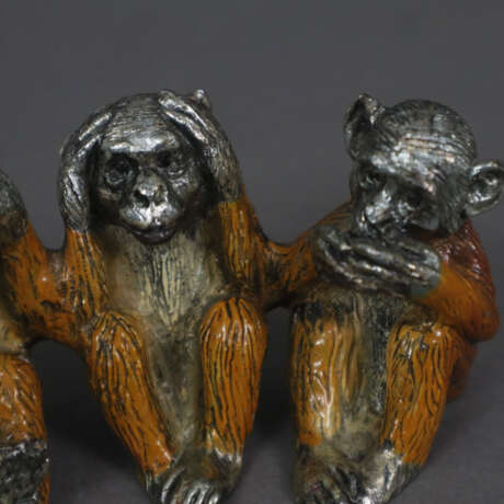 Drei „Sanzaru“-Affen - farbig staffierte Metallfigur in der … - photo 2