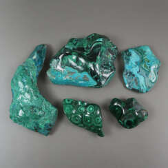 Konvolut Mineralien - 5-tlg, Malachit / Chrysokoll/ Marmor, …