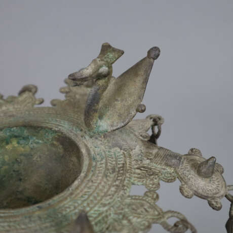 Hohe Öllampe - Indien, Bastar-Region, Bronze mit Alterspatin… - фото 4