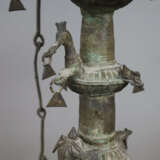 Hohe Öllampe - Indien, Bastar-Region, Bronze mit Alterspatin… - photo 5