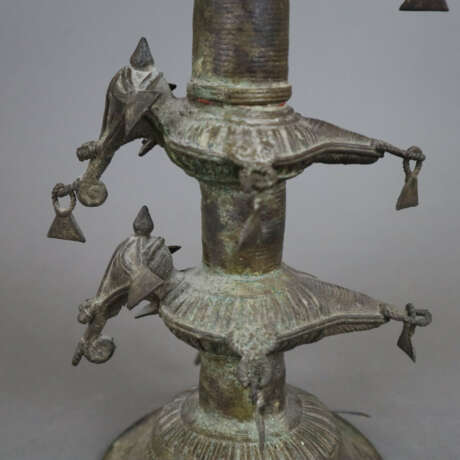 Hohe Öllampe - Indien, Bastar-Region, Bronze mit Alterspatin… - Foto 8