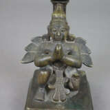Bronzeleuchter mit figürlichem Schaft - Indien, 19.Jh. oder … - Foto 2