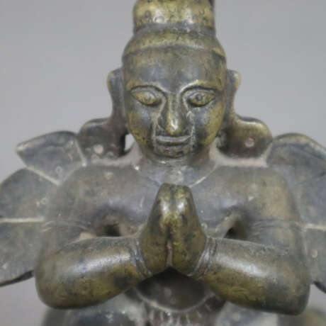 Bronzeleuchter mit figürlichem Schaft - Indien, 19.Jh. oder … - Foto 3