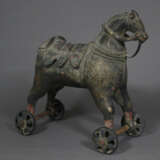 Pferd auf Rollen aus Bronze - Indien ca. 19. Jh., gesattelte… - photo 4