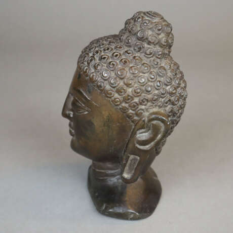 Kleiner Buddhakopf - Steinskulptur, Indien, feine Gesichtszü… - photo 3