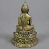 Buddha Shakyamuni - Indien, Gelbbronze, auf gestuftem mit El… - Foto 7
