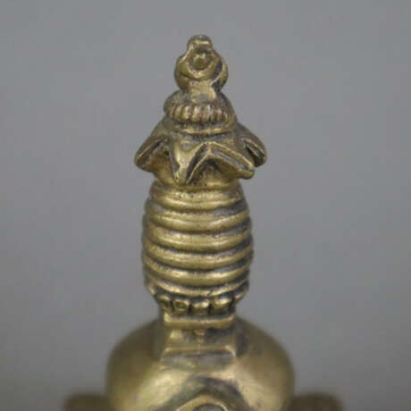 Kleine Stupa - Indien/Nepal, Bronzelegierung, H: ca. 12 cm, … - фото 2