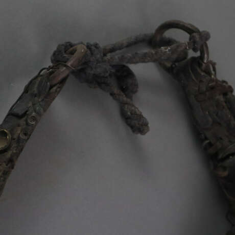 Zierkummet mit Glocke und Schellenbehang - Leder / Bronze, I… - Foto 6