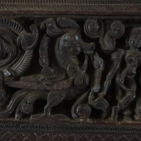 Göttin Lakshmi mit Elefanten und Fabelwesen - Holzrelief, In… - Foto 4
