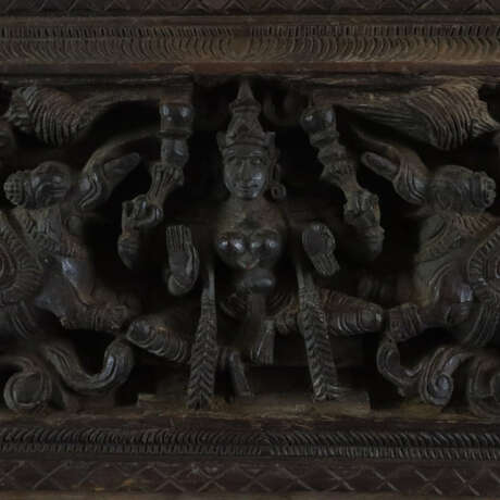 Göttin Lakshmi mit Elefanten und Fabelwesen - Holzrelief, In… - фото 5