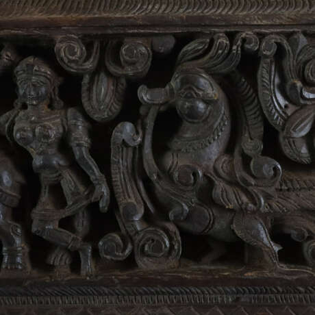 Göttin Lakshmi mit Elefanten und Fabelwesen - Holzrelief, In… - photo 6