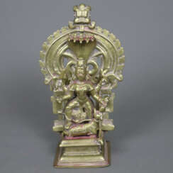Göttin Durga als Mahishasura Mardini - Indien, gelbe Bronze,…