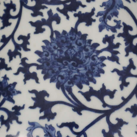 Schwere Porzellanvase mit Phönix-Handhaben - China, späte Qi… - Foto 8