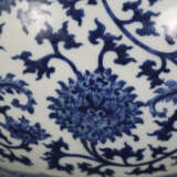 Schwere Porzellanvase mit Phönix-Handhaben - China, späte Qi… - фото 9