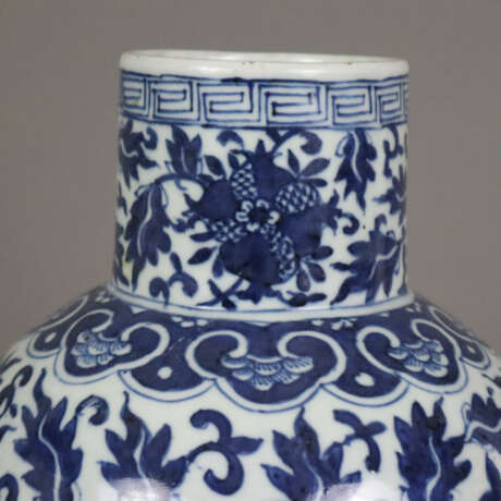Blau-weiße Balustervase - China, späte Qing-Dynastie, Porzel… - photo 3