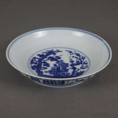 Blauweiß-Schale - China, nach 1900, runde gemuldete Form auf…
